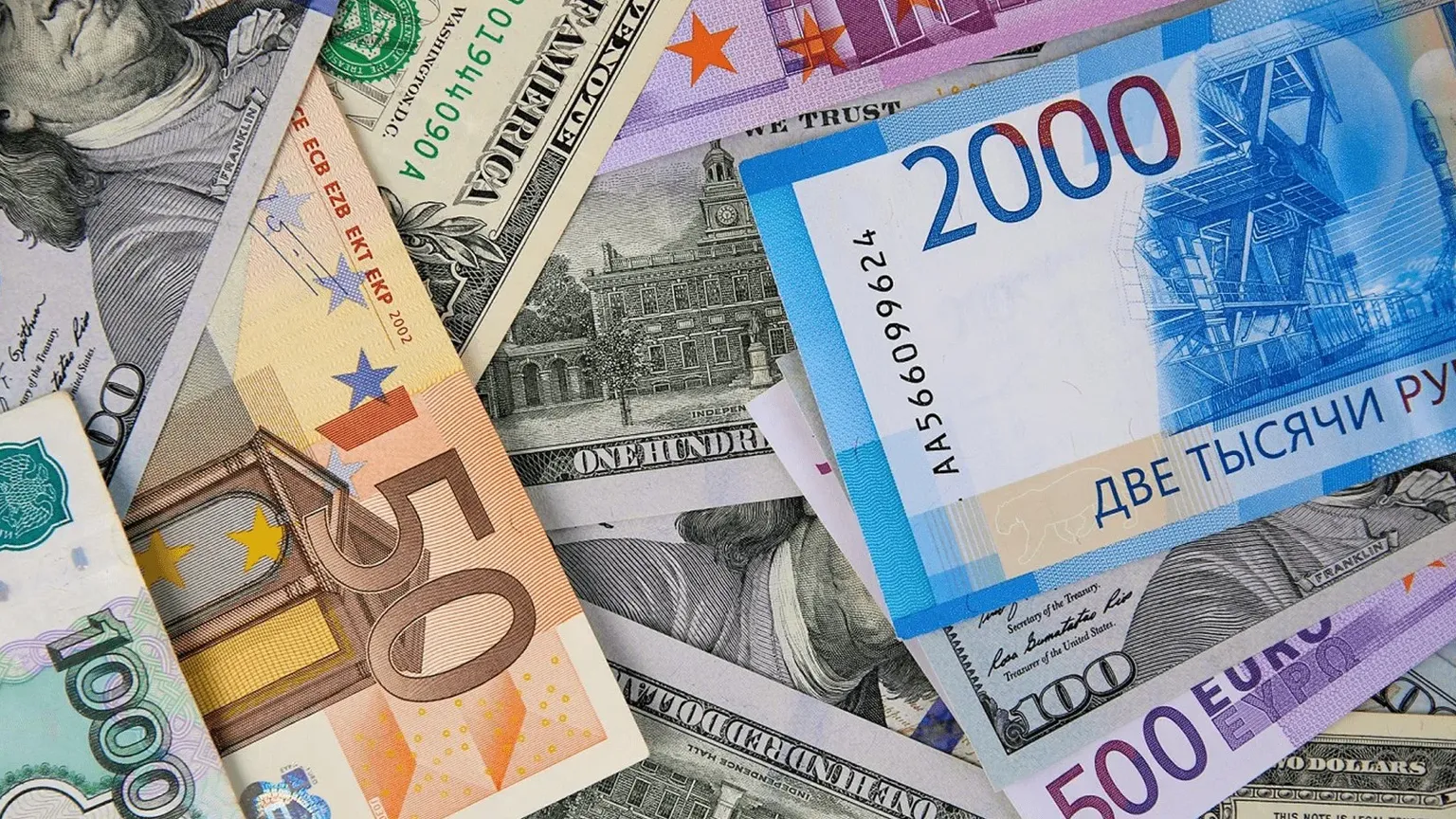 Доллар замер, евро и рубль идут на спад. Курс валют в Бишкеке на 30 марта