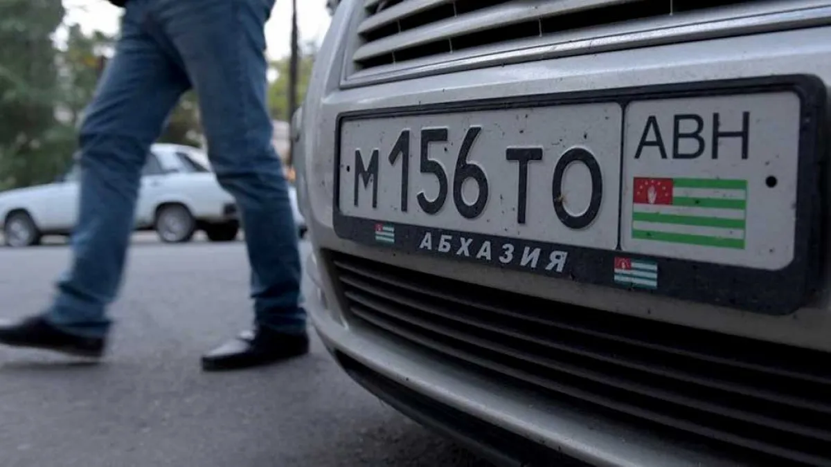 Вывезти или сдать на запчасти: МВД ставит ультиматум владельцам авто с иностранными номерами