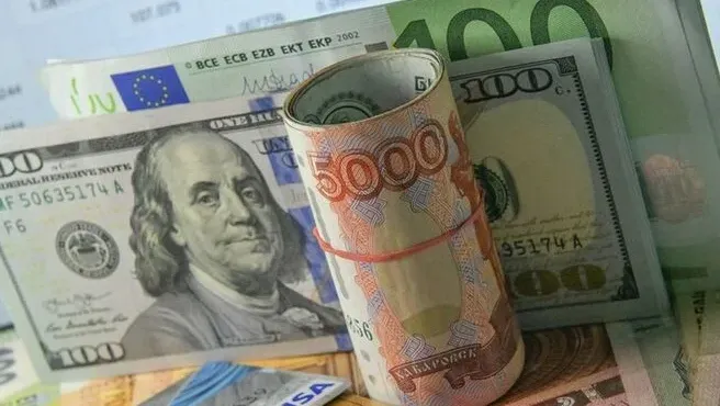 Евро и рубль укрепляются, доллар стабилен. Курс валют в Бишкеке на 26 марта