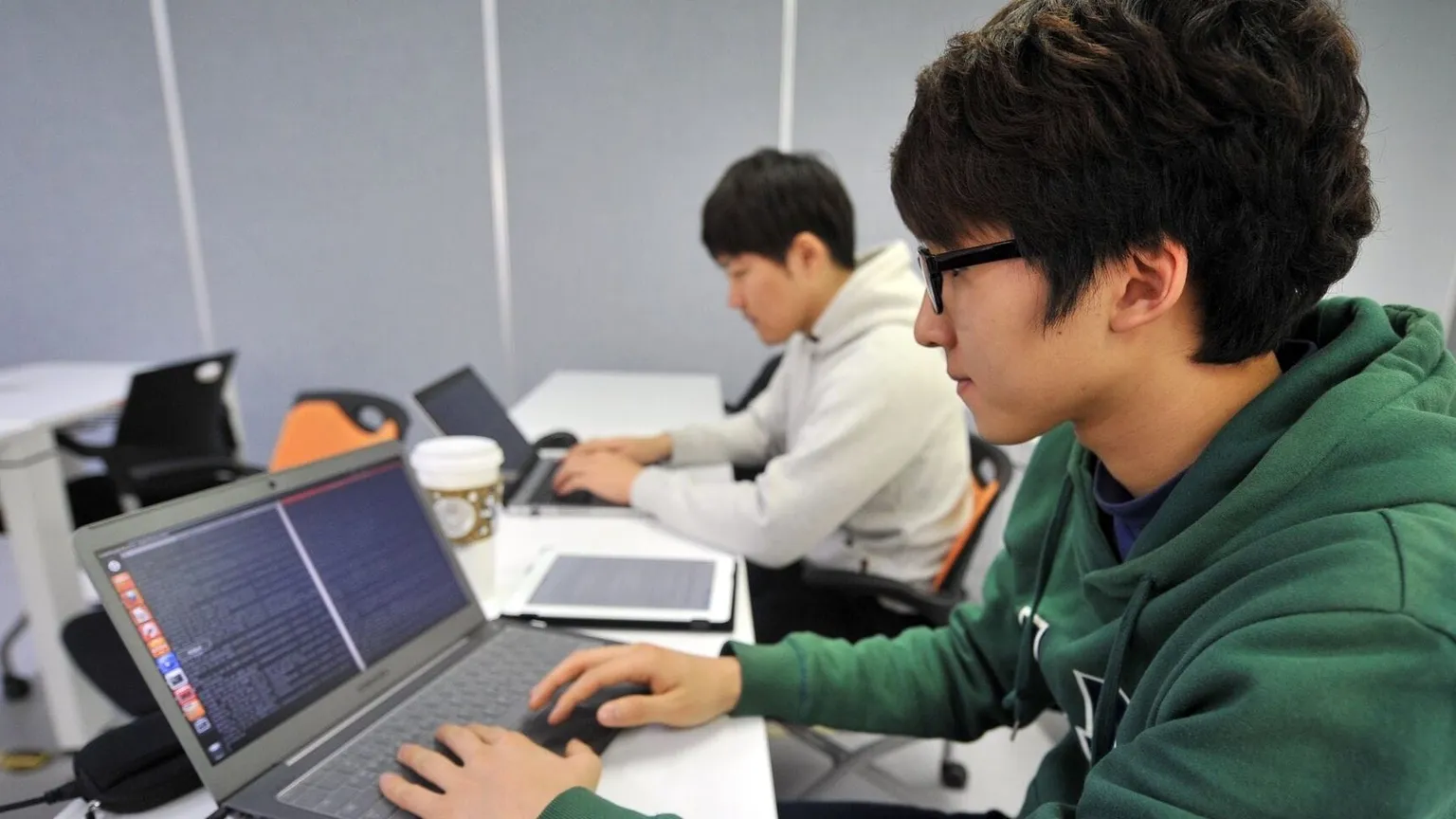 В Кыргызстане появится бесплатная IT-школа для взрослых