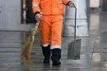 За мусор — с метлой на улицу: парламент одобрил введение общественных работ за стихийные свалки