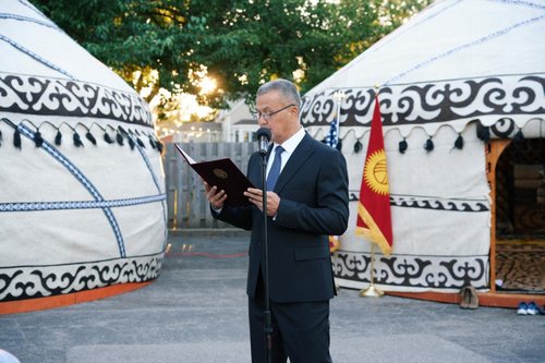 Подарок для кыргызской диаспоры в Чикаго, США