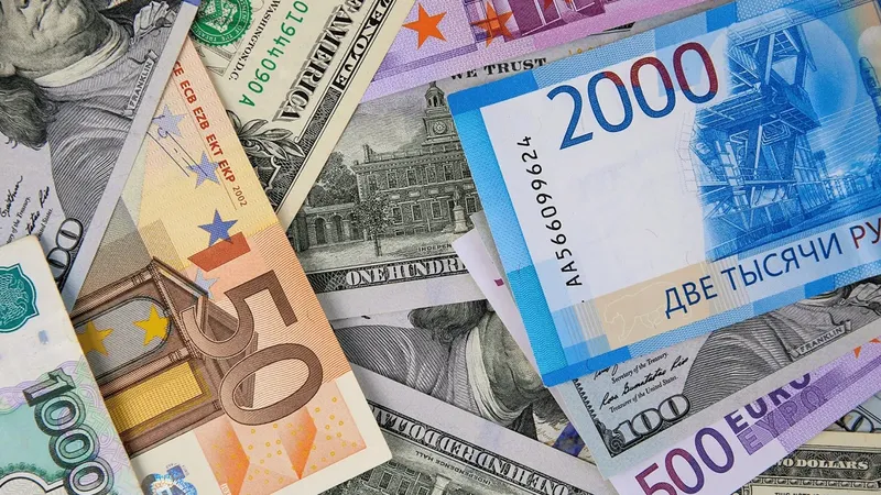 Евро и рубль продолжают расти: курс валют в Бишкеке на 8 апреля
