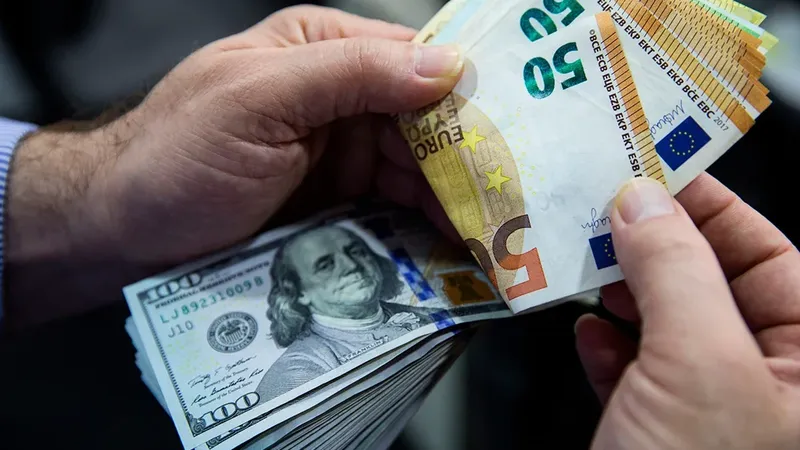 Почем доллар и евро перед выходными? Актуальные курсы валют в Бишкеке