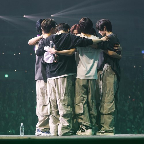 ENHYPEN в составе 7 человек