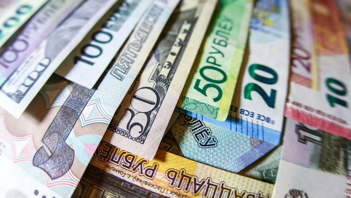 Евро пошел в рост, рубль продолжает падение. Курс валют в Кыргызстане на 18 апреля