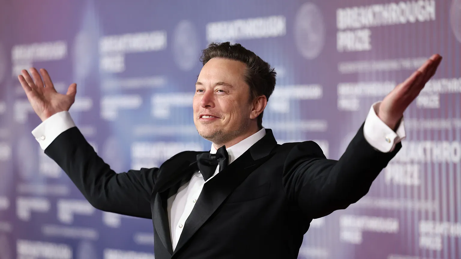 Илон Маск стал первым триллионером в мире после IPO SpaceX