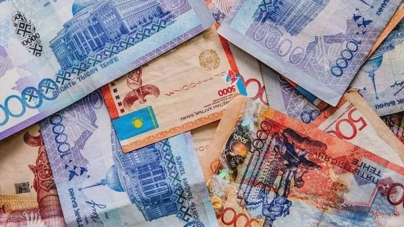 Курсы валют на 20 июля: евро остался выше 100 сомов, рубль снова подешевел
