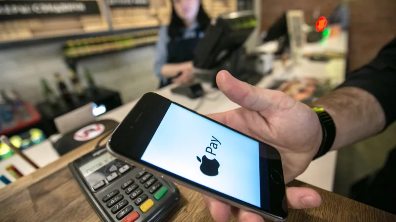 Apple Pay заработал в Кыргызстане: проверили, какие банки уже подключились