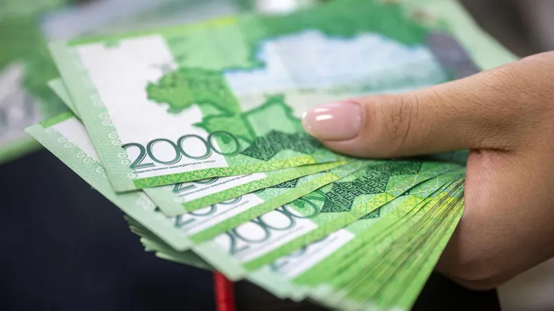Курсы валют на 9 сентября: рубль и тенге подешевели, юань стабилен