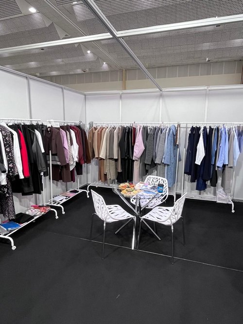 Одна из выставок, организованных сестрами