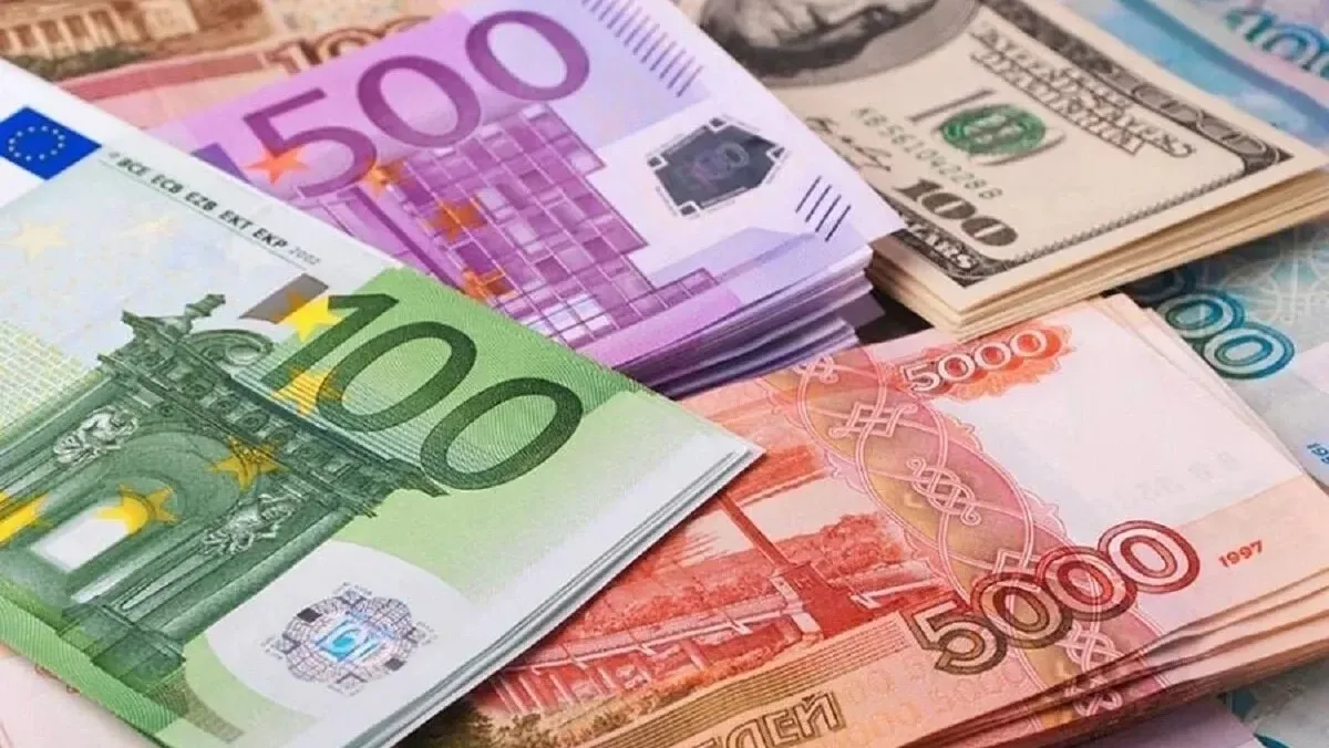 Курс валют в Бишкеке на 15 апреля: евро и рубль продолжают расти, доллар непоколебим