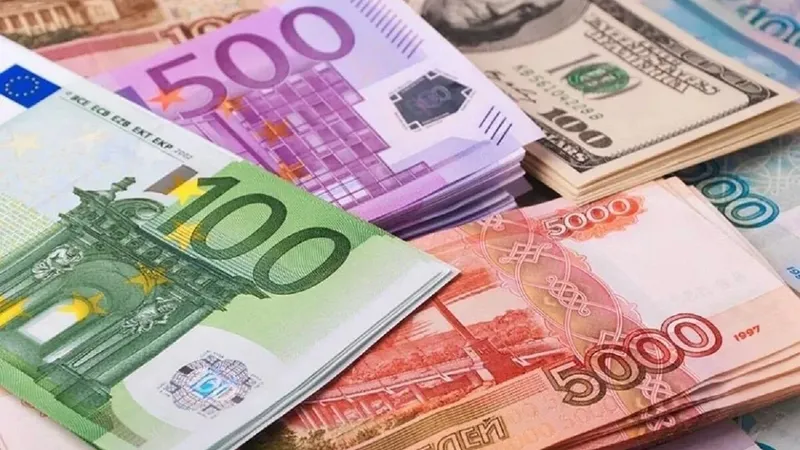 Курс валют в Бишкеке на 15 апреля: евро и рубль продолжают расти, доллар непоколебим