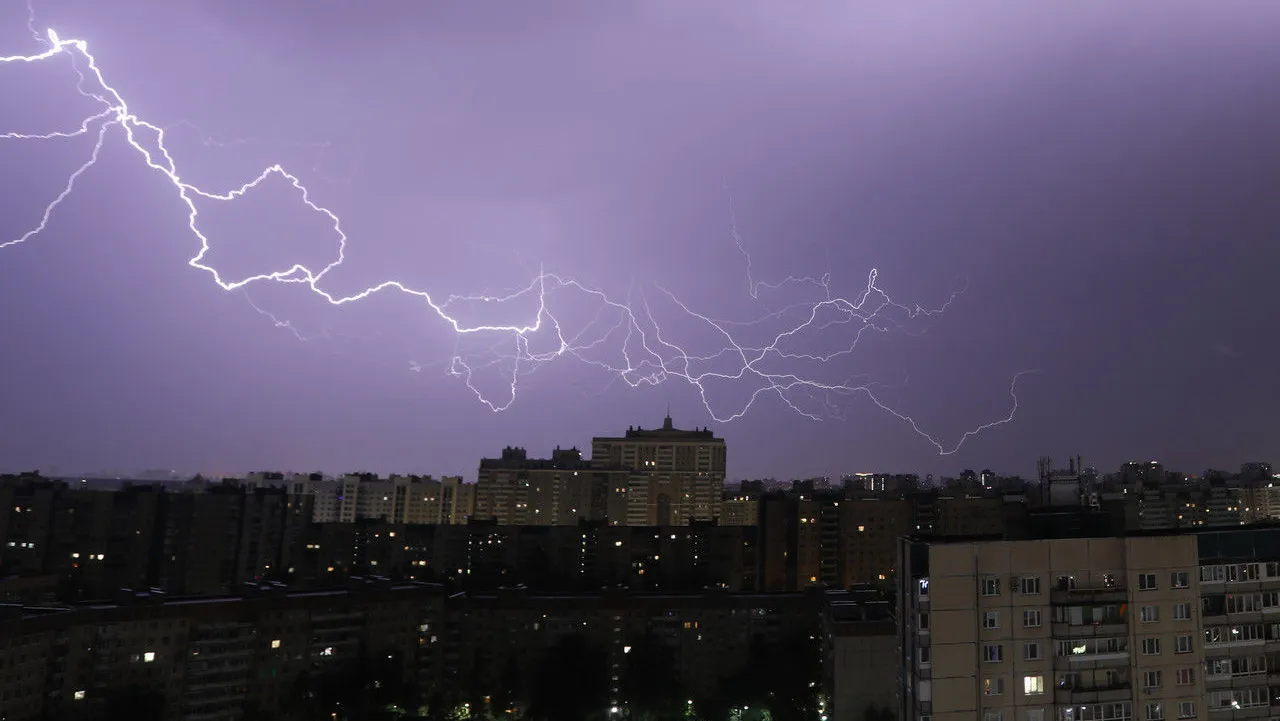 Штормовое предупреждение в горах и летний зной в Бишкеке: погода с 23 по 29 апреля