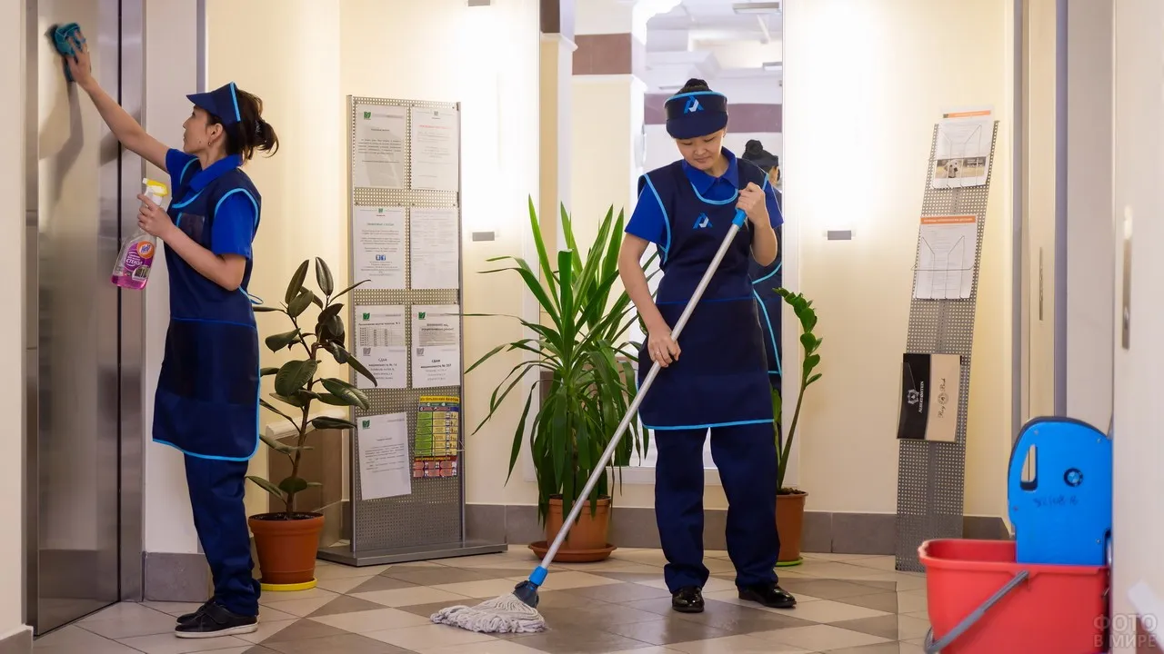 Как изменились зарплаты уборщиц, охранников и поваров в школах и детсадах Кыргызстана