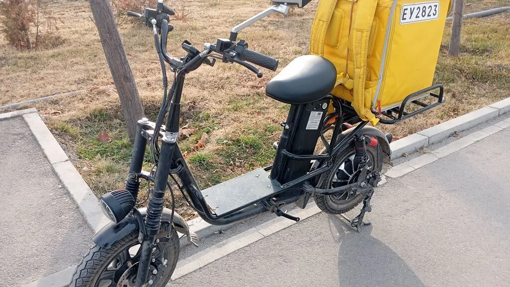 Почему тысячи курьеров в Бишкеке могут остаться без работы. Мнение депутата