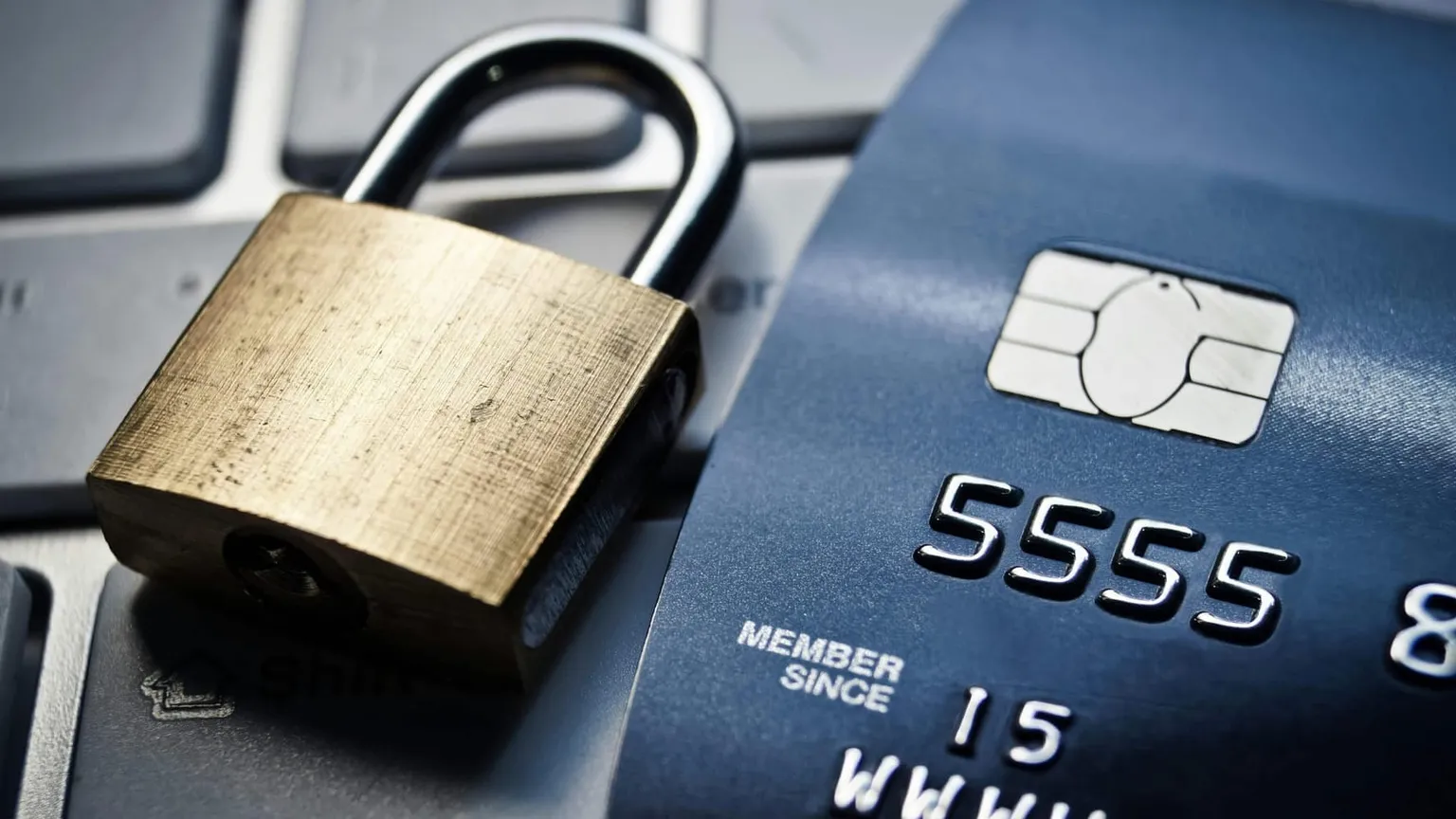 Самозапрет на кредиты. Почему кыргызстанцы массово блокируют себе доступ к деньгам?