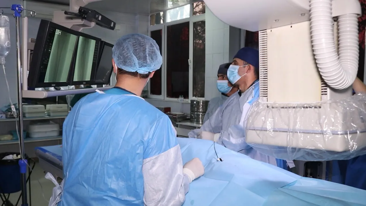 До 104 тысяч сомов: Дайырбек Орунбеков озвучил новые суммы зарплат учителей и врачей