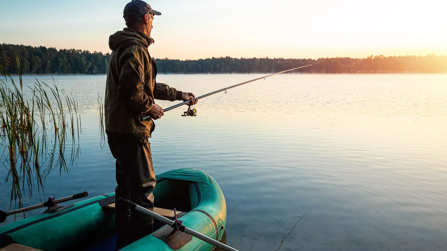 Удочки в сторону: в Кыргызстане временно запретили рыбалку из-за сезона нереста