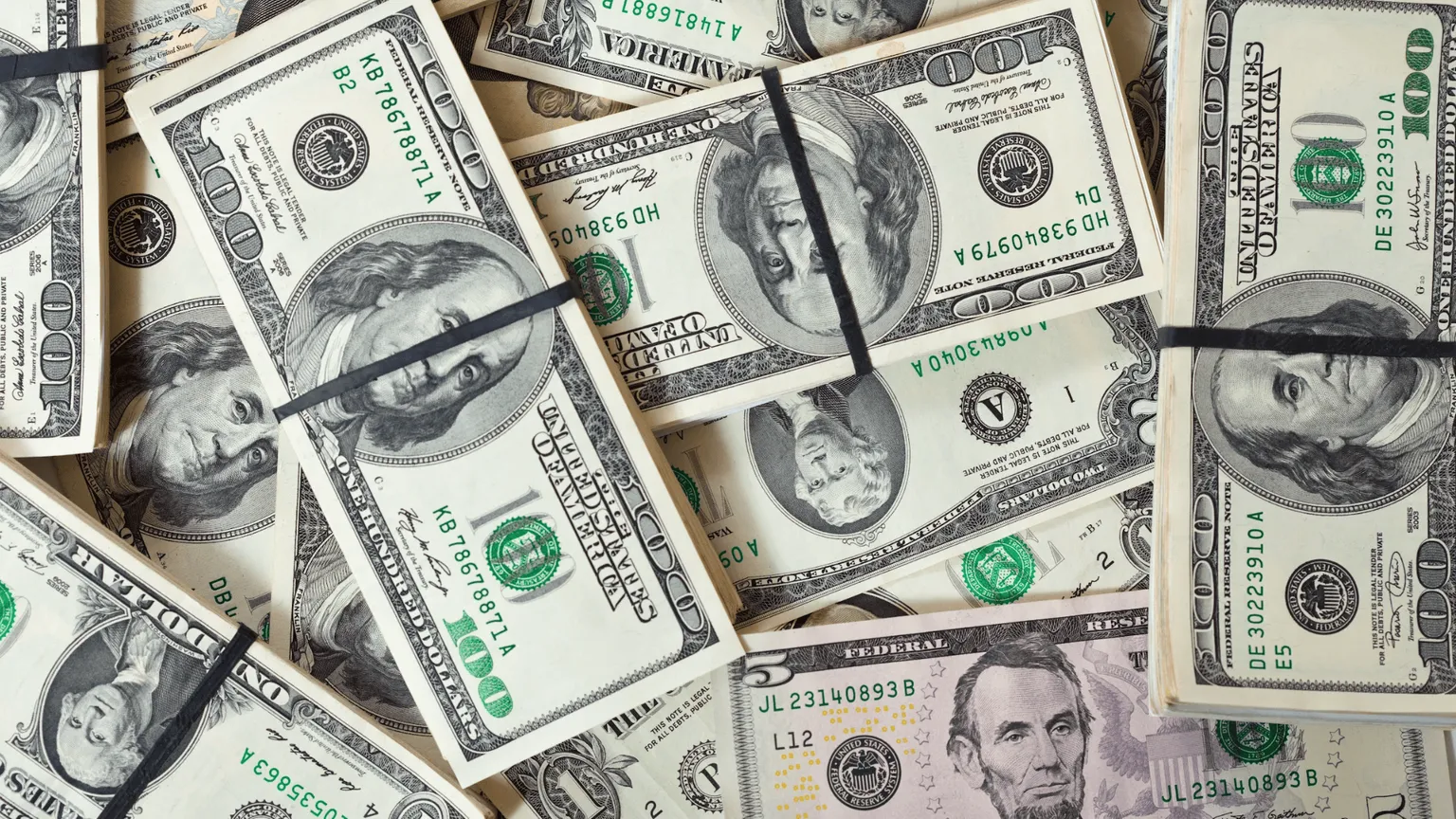 Рекордная интервенция: Нацбанк Кыргызстана продал на рынке $178,9 млн