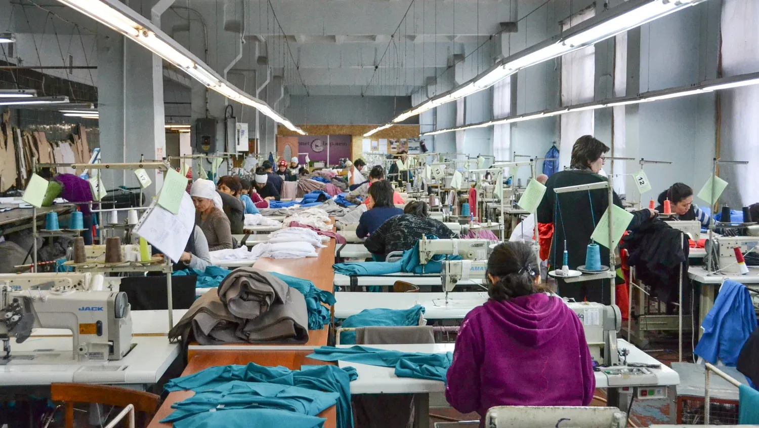 Производство одежды в Кыргызстане выросло с начала года почти на 5%